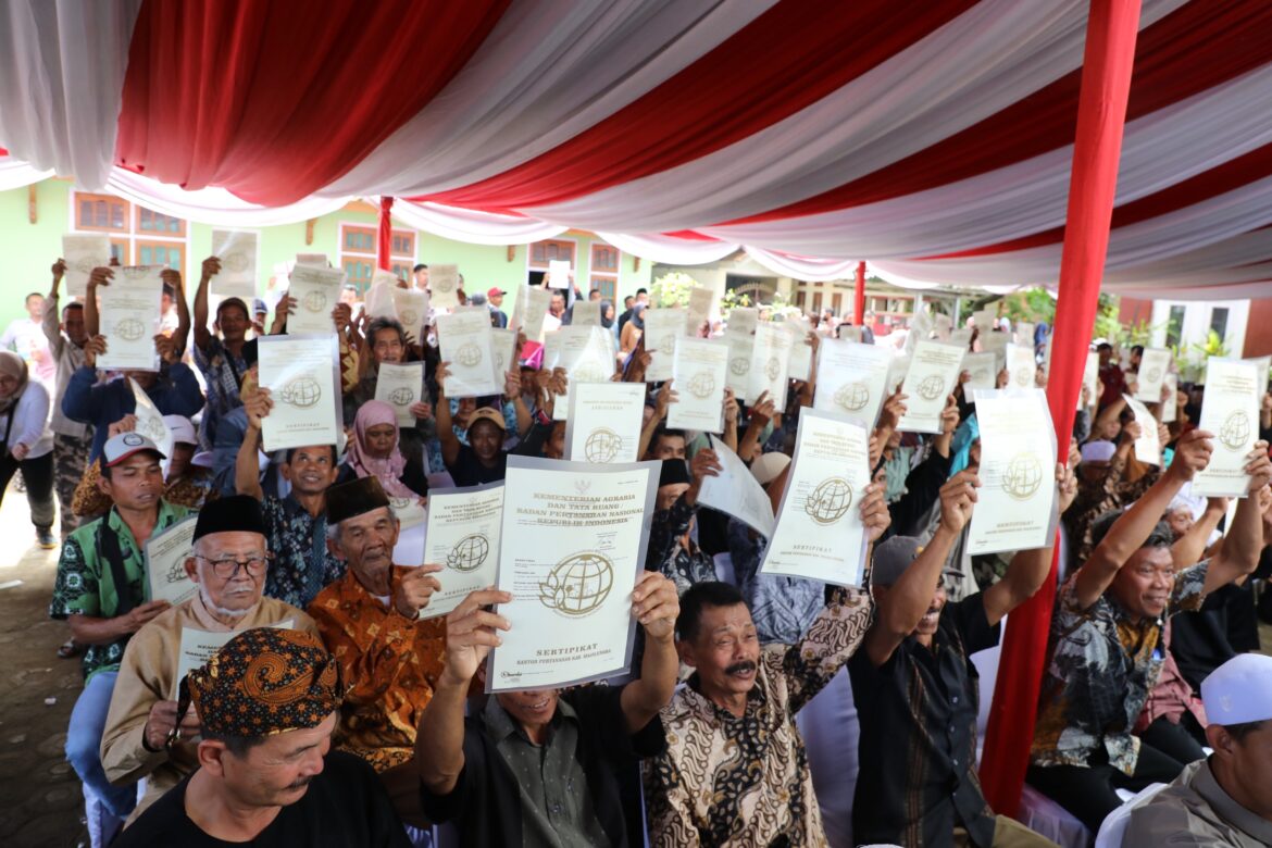 Setahun, Menteri Nusron Redistribusi 195.734 Bidang Tanah untuk 39.556 KK