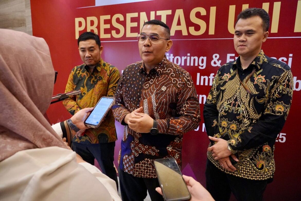 Presentasi Uji Publik, Wamen Ossy: Pastikan Layanan Berjalan Transparan dan Mudah Diakses Publik