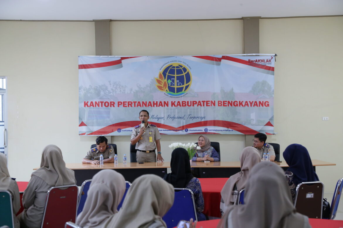 Kepala Kantor Pertanahan Kabupaten Bengkayang Berikan Pengarahan Perdana kepada Seluruh Pegawai