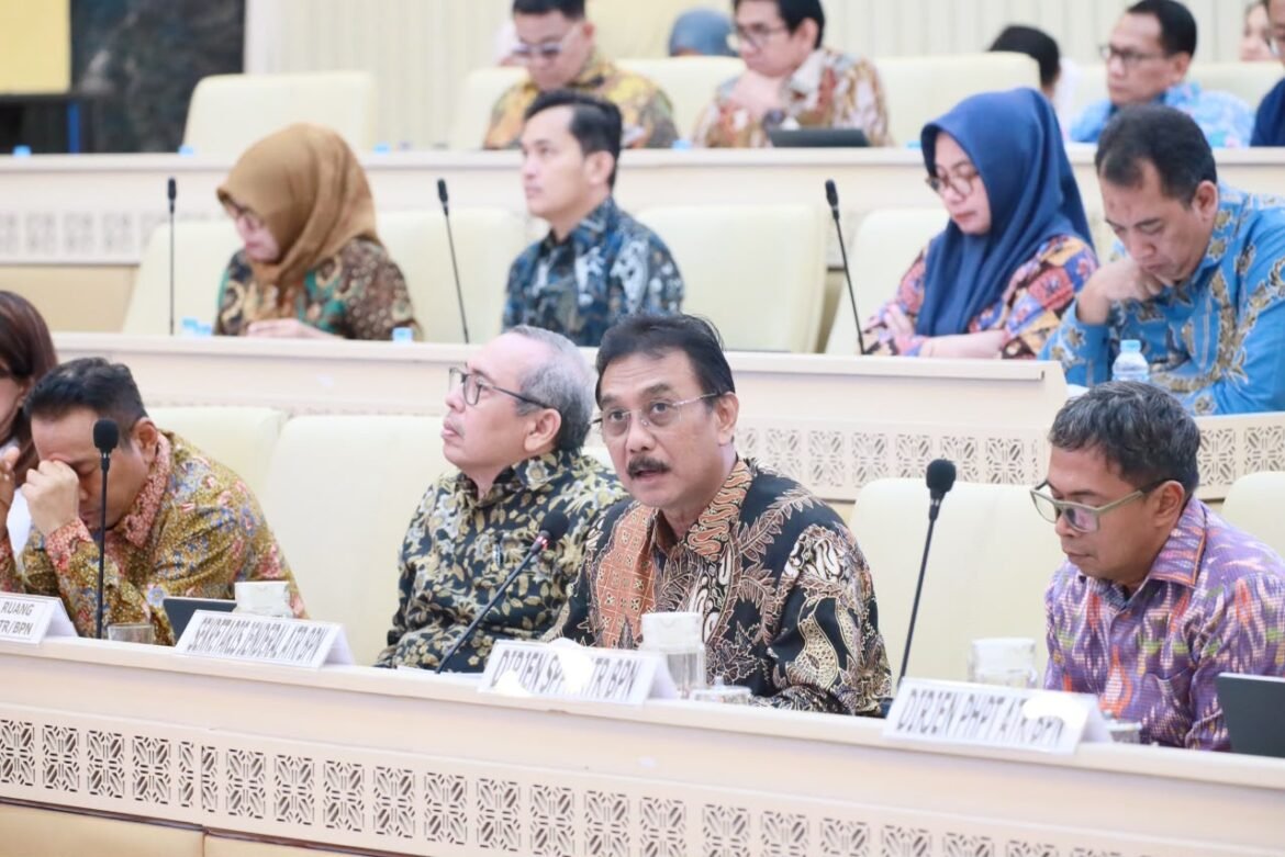 RDP dengan Komisi II DPR RI, Sekjen ATR/BPN Laporkan Capaian Pelaksanaan Tujuh Layanan Prioritas